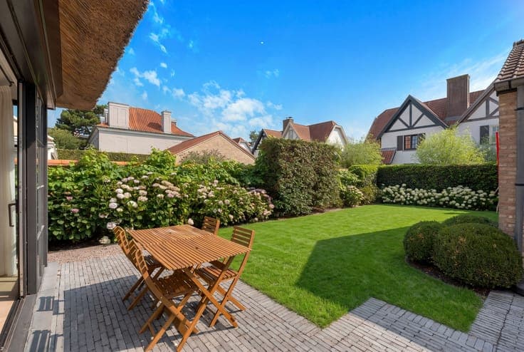 Spacious semi-detached home with sunny garden in a quiet loc