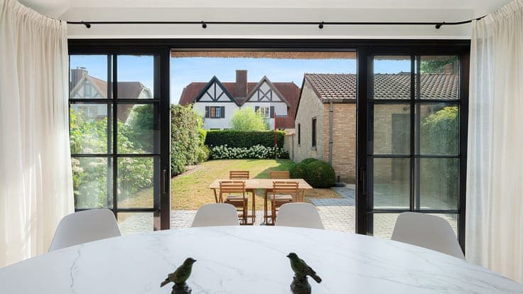 Spacious semi-detached home with sunny garden in a quiet loc