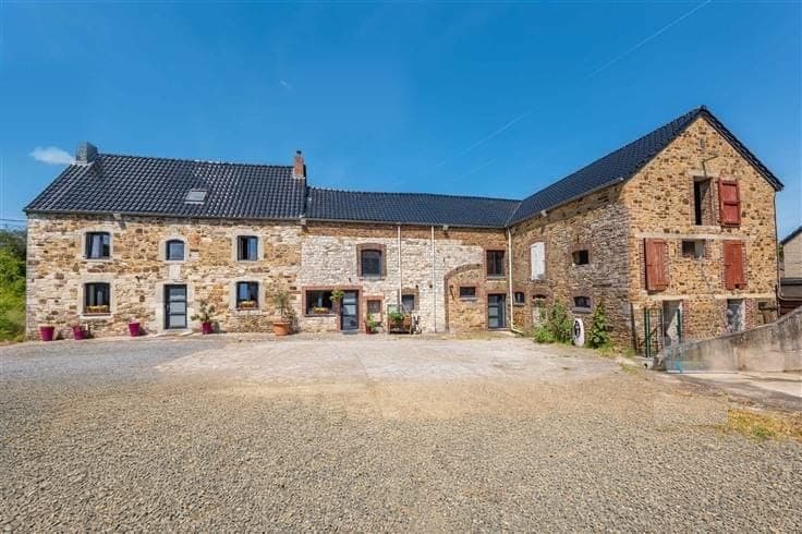 6-bedroom stone farmhouse 270m² living area Ohey