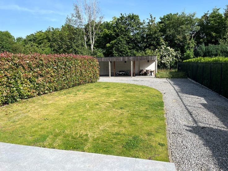 Elegante woning op 538 M2 nabij het centrum van Neeroeteren.
