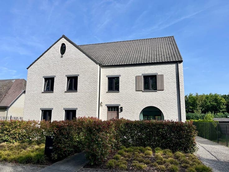 Elegante woning op 538 M2 nabij het centrum van Neeroeteren.