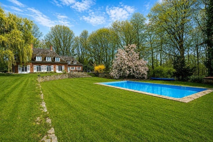 Villa Spacieuse à Chastre-Villeroux, 5 Ch, 2 Sd