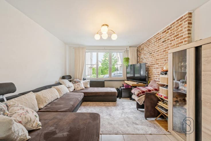 Spacious 6-bedroom house with garage and garden in Wielsbeke