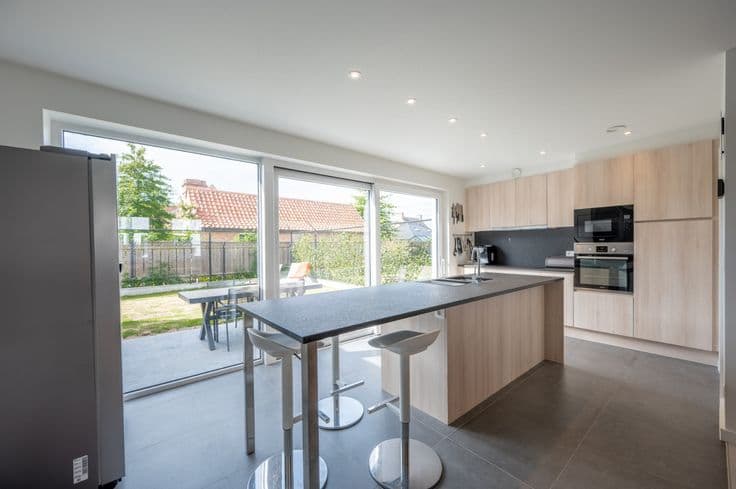 recente instapklare 3-gevelwoning te Moerkerke