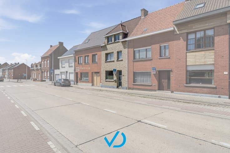 Instapklare woning met 4 slaapkamers, grote tuin en tal v...