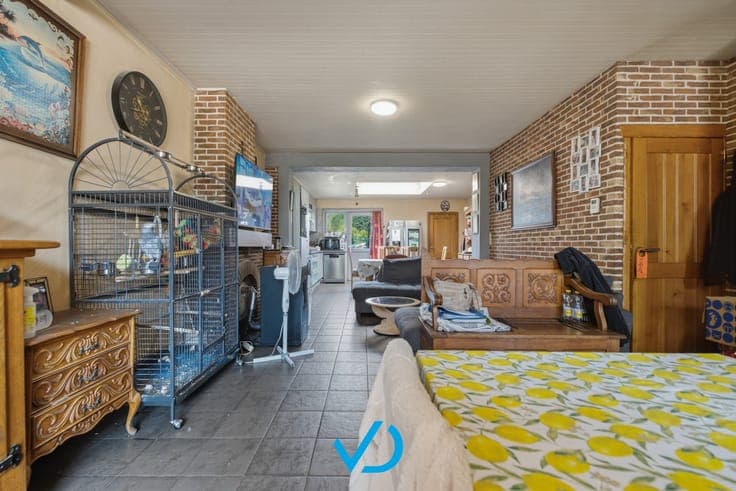 Instapklare woning met 4 slaapkamers, grote tuin en tal v...