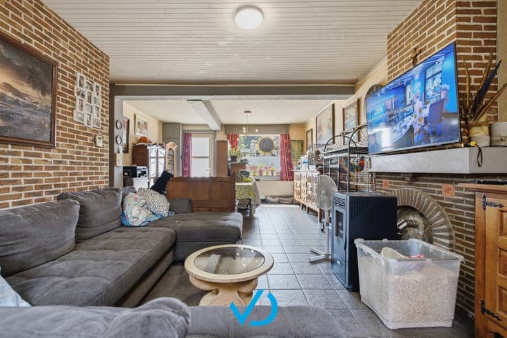Instapklare woning met 4 slaapkamers, grote tuin en tal v...
