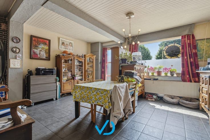 Instapklare woning met 4 slaapkamers, grote tuin en tal v...