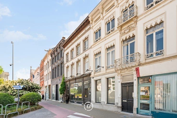Iconic townhouse with commercial space