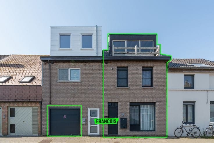 Move-in ready family home with garden, garage and EPC C in …