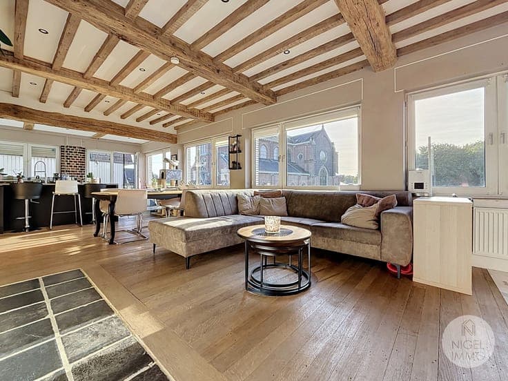 🏡 204 m², 4 garages, terrasses, jardin, électricité conf.