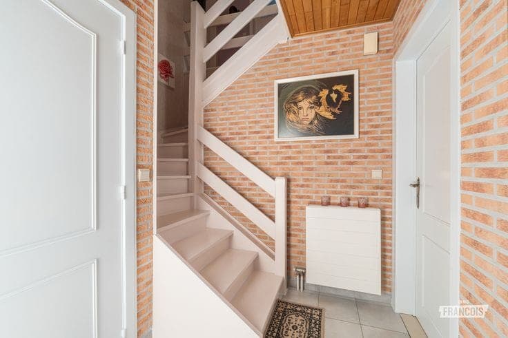Well-maintained family home with 3 bedrooms in Wichelen