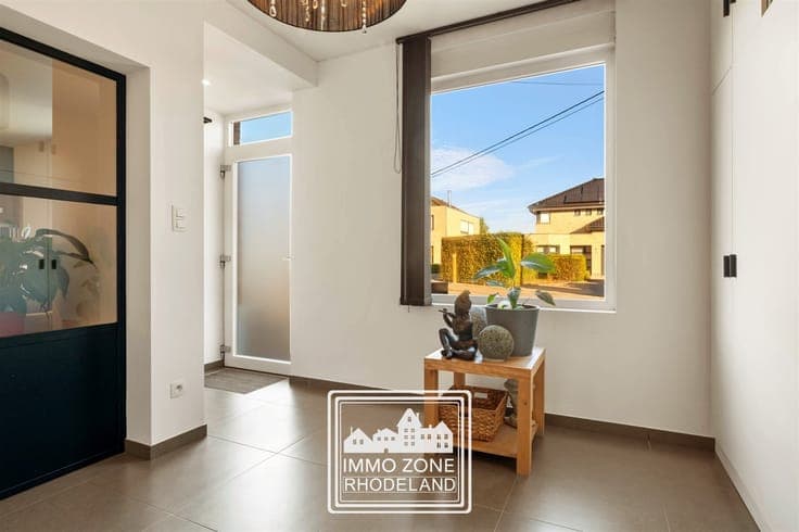 Extremely attractive, move-in-ready home with 3 bedrooms and