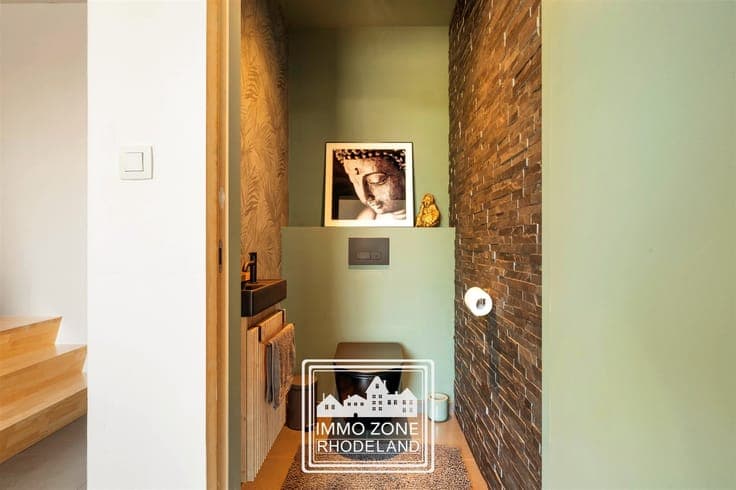 Extremely attractive, move-in-ready home with 3 bedrooms and