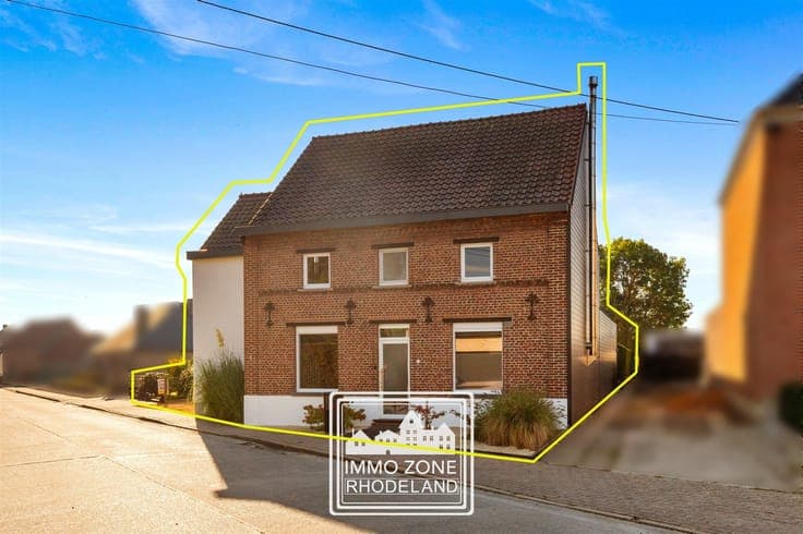 Extremely attractive, move-in-ready home with 3 bedrooms and