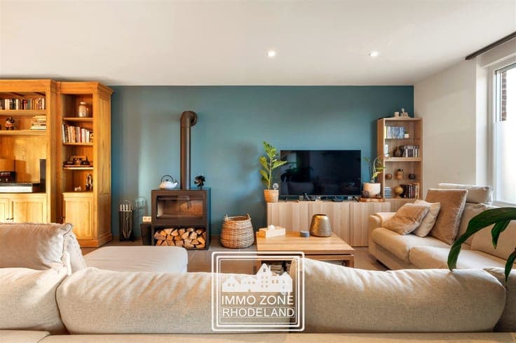 Extremely attractive, move-in-ready home with 3 bedrooms and