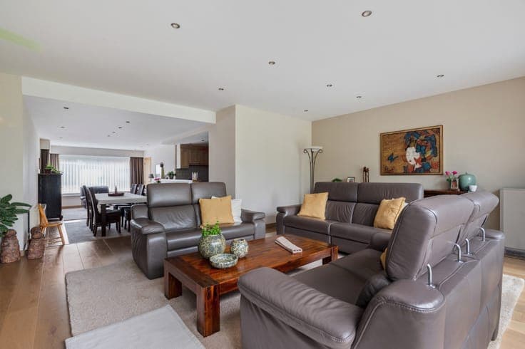 INSTAPKLARE WONING MET 3 SLK, TUIN EN GARAGE!