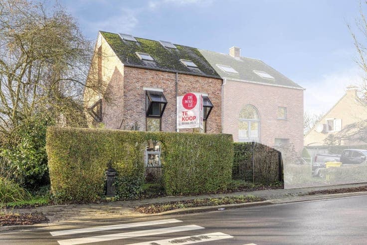 Semi-detached house for sale with 5 bedrooms in Kalmthout!