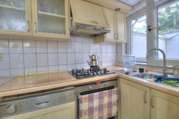 Colignon neighborhood: Single-family house, 5 bedrooms + gar