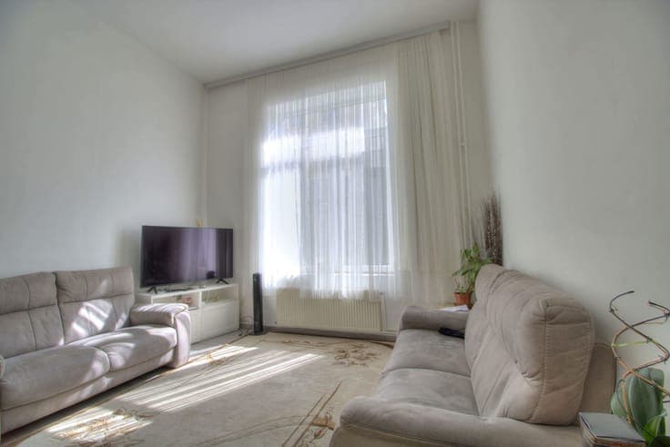 Colignon neighborhood: Single-family house, 5 bedrooms + gar