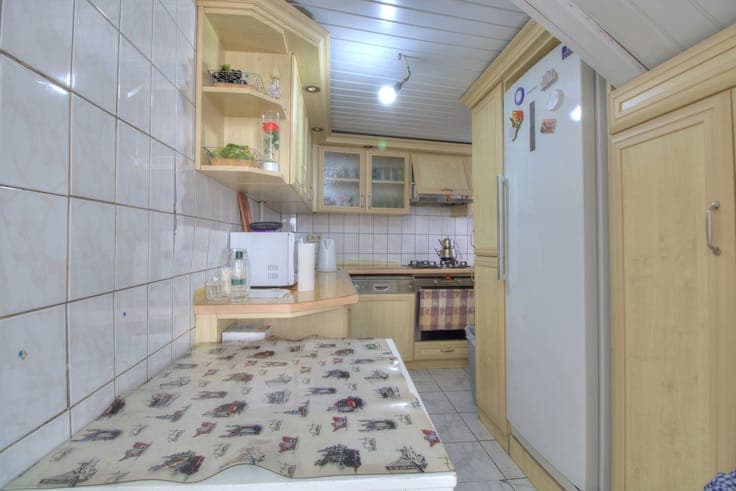 Colignon neighborhood: Single-family house, 5 bedrooms + gar