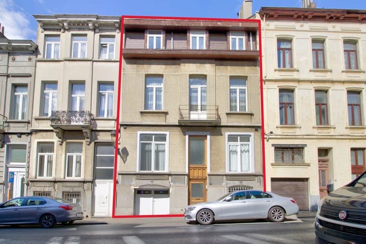 Colignon neighborhood: Single-family house, 5 bedrooms + gar