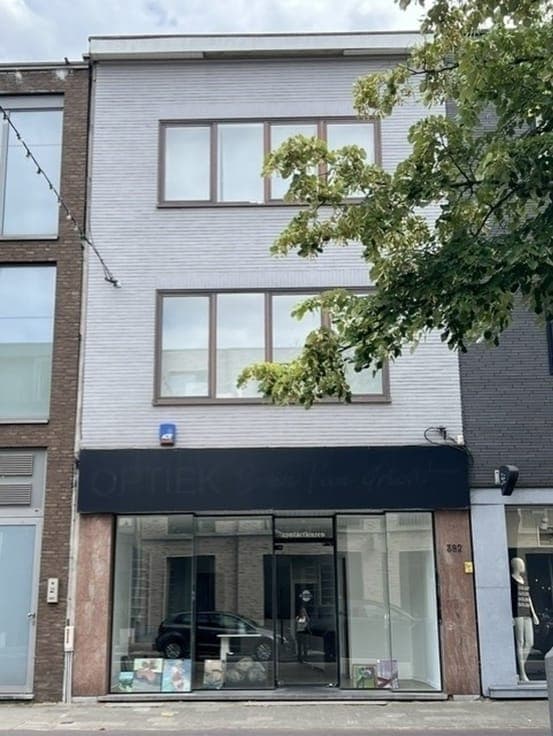Handelshuis met appartement te koop in het centrum van Wilri