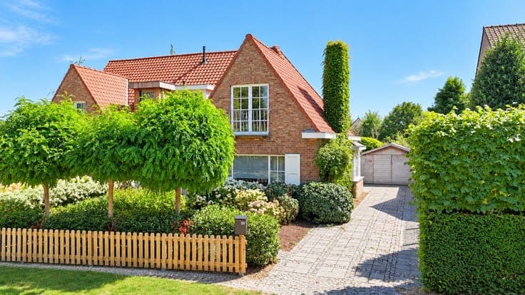 Charmante halfopen bebouwing met 2 slaapkamers, badkamer,...
