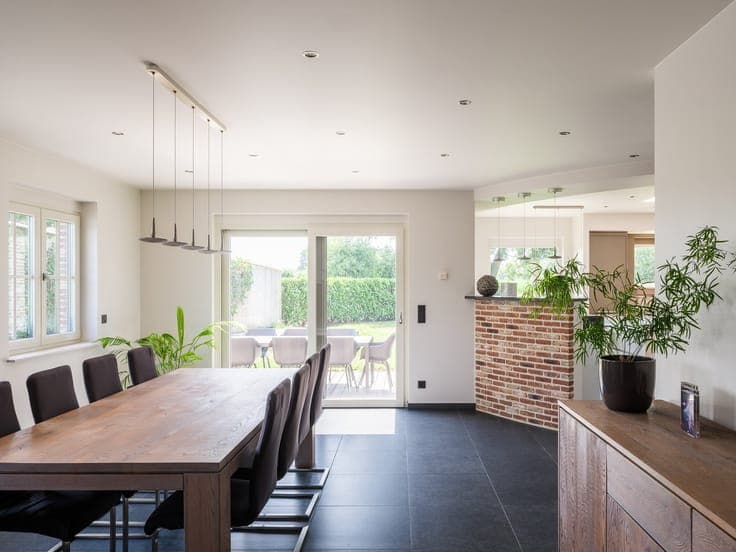 Exclusive farmhouse nestled among the fields in Drongen