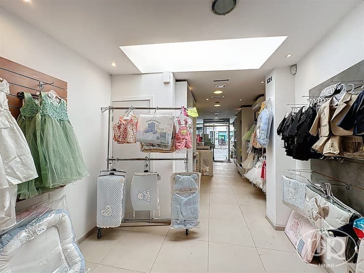 Visibilité optimale, rue principale centre-ville