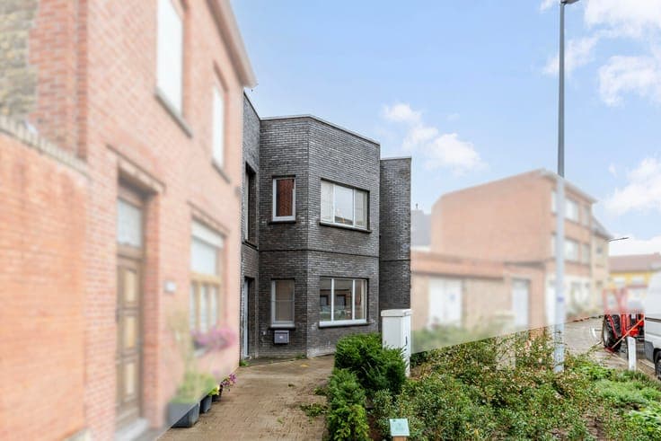 Charming, renovated city house with garden and outbuilding i