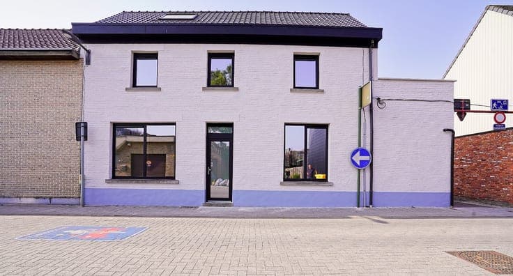 Volledig gerenoveerde woning in hartje Bornem ‒ instapkla...