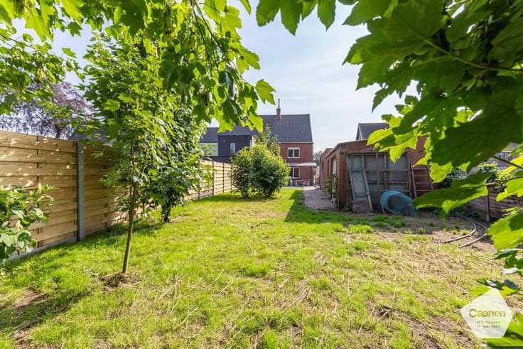 Leuke & lichtrijke charmante half-open woning met 4 slaap...