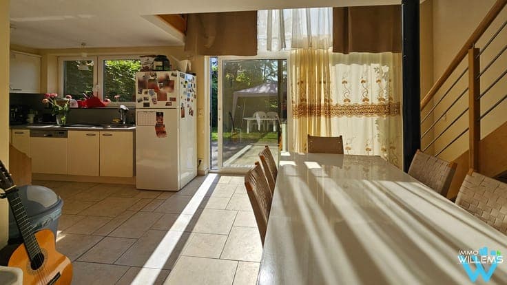 Spacious home with cute garden near centre of Kortenberg.