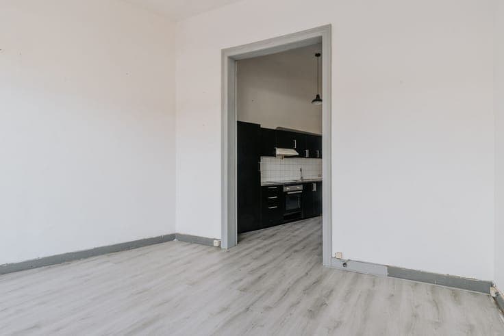 Te renoveren woning met 3 slaapkamers en koer