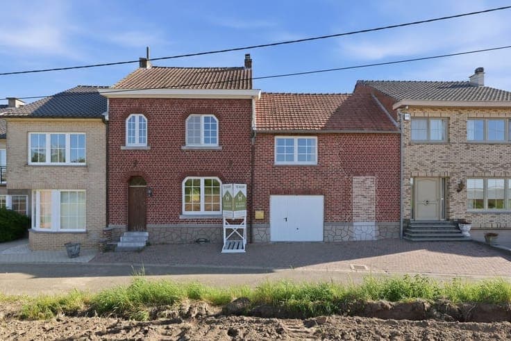 Ruime gesloten bebouwing met aparte studio en veel mogeli...