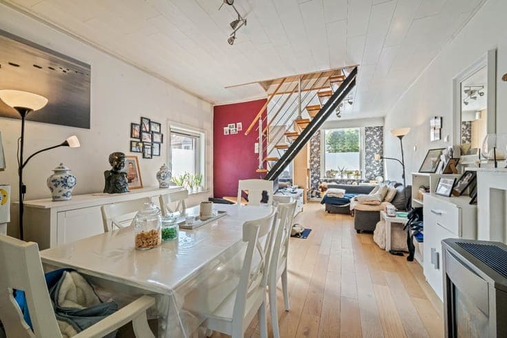 SUNNY, PRACTICALLY FURNISHED HOB with BEAUTIFUL TERRACE (ac