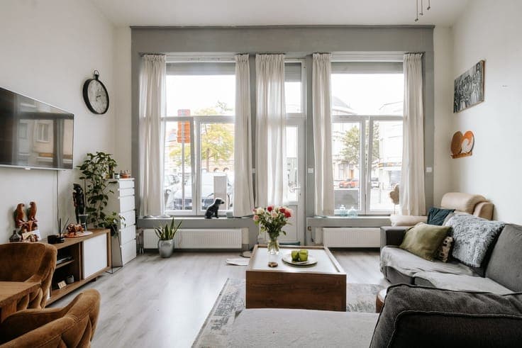 Te renoveren woning met 3 slaapkamers en koer