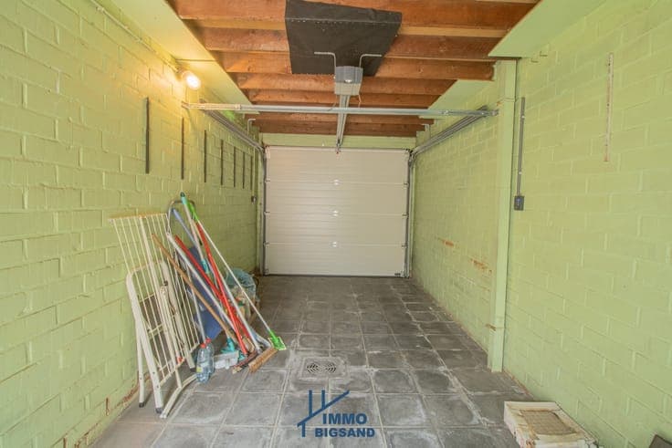 Ruime woning met garage gelegen in een rustige woonwijk m...