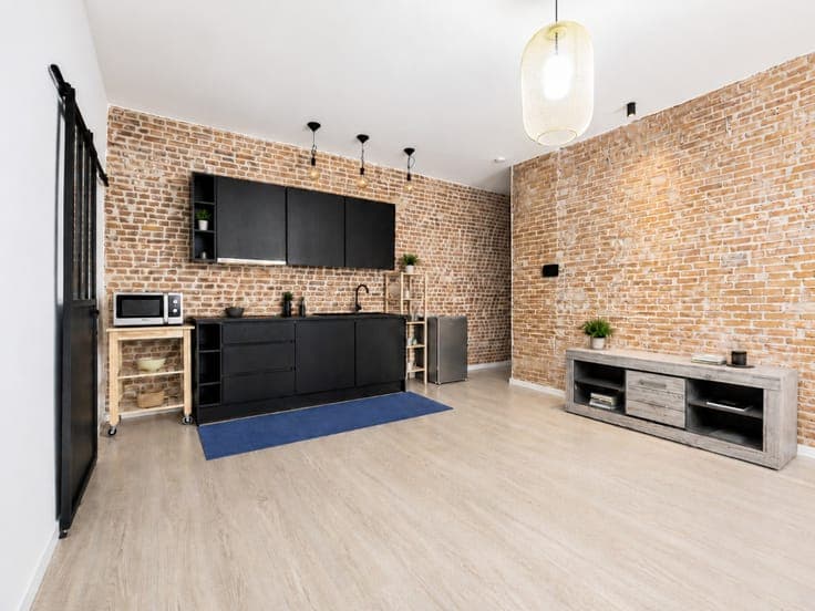 Investment Property with 4 Apartments!