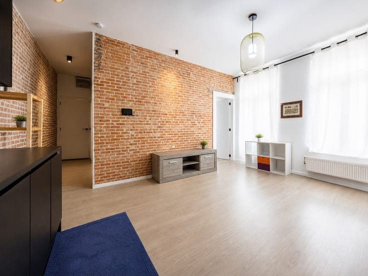 Investment Property with 4 Apartments!