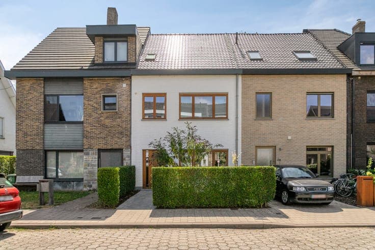 Townhouse with a dream garden near Ghent-Saint-Peter's Stati