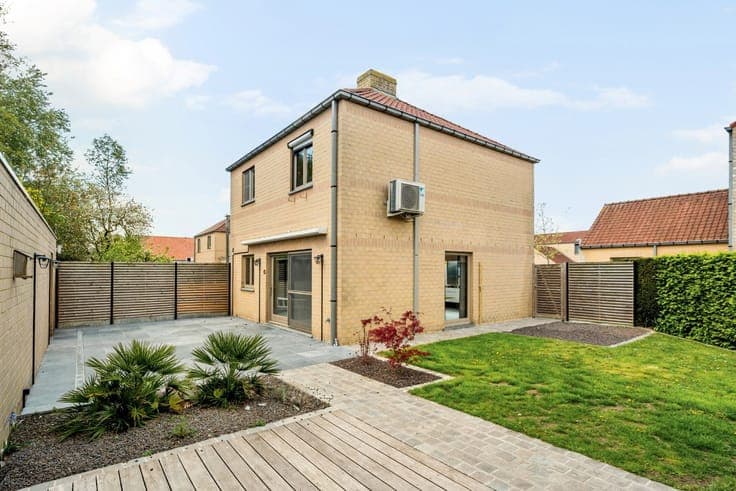 Detached house with 3 bedrooms, well-maintained garden and