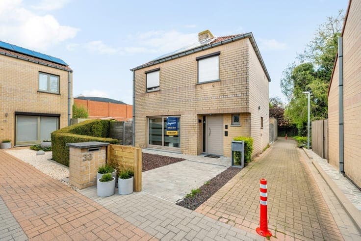 Detached house with 3 bedrooms, well-maintained garden and