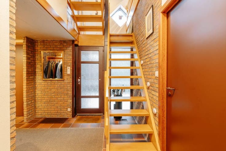 Architecturale Lejon-woning in autoluwe straat