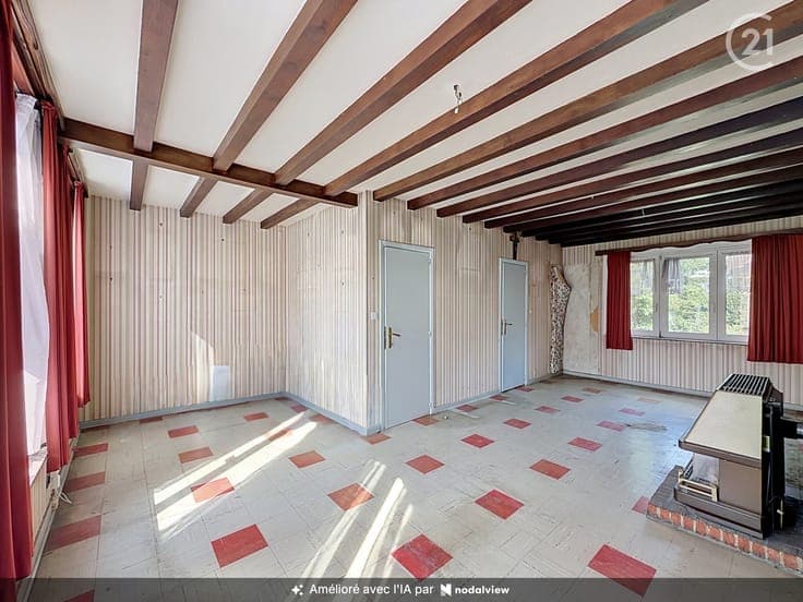 3-BEDROOM HOUSE TO RENOVATE WITH GARAGE AND LARGE GARDEN