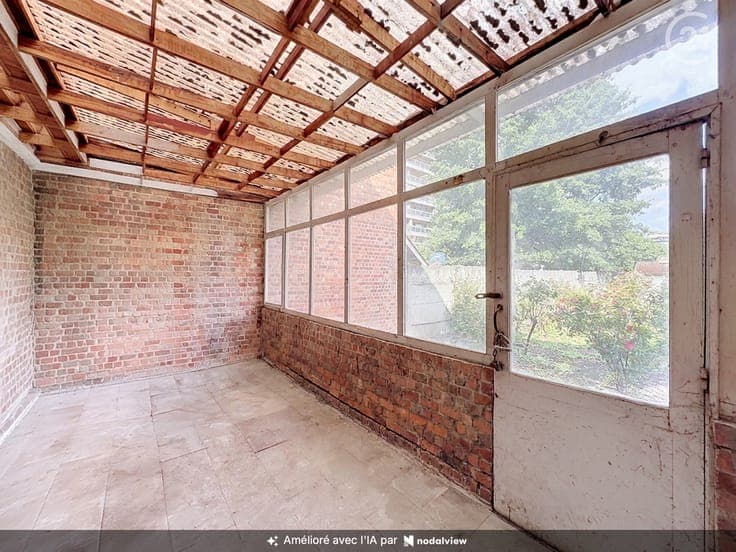 3-BEDROOM HOUSE TO RENOVATE WITH GARAGE AND LARGE GARDEN