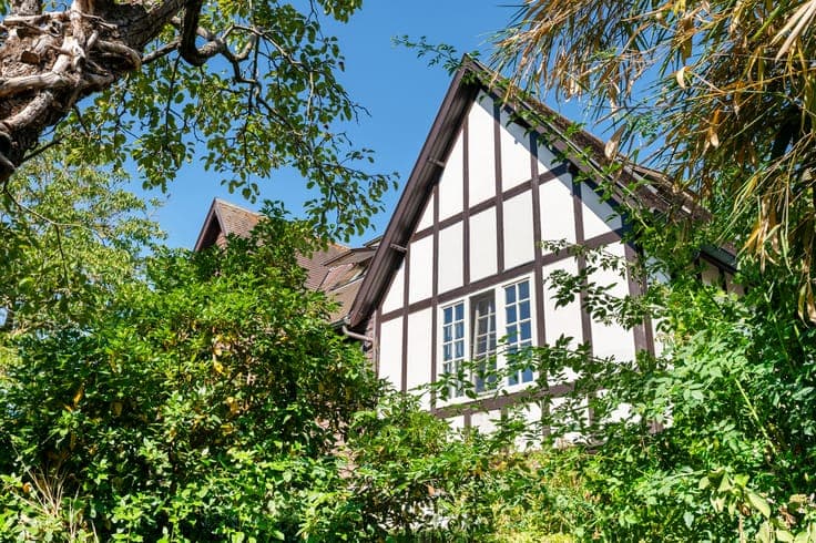 Architectural gem in a prestigious location