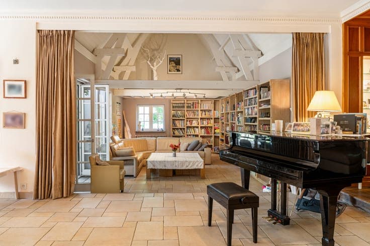 Architectural gem in a prestigious location