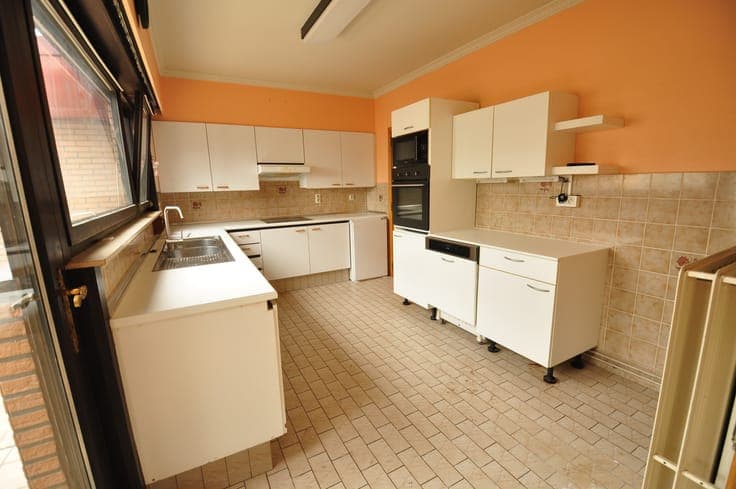 Bungalow met grote garage en twee slaapkamers
